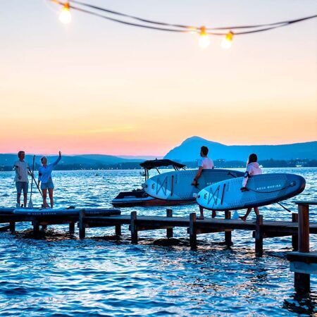 Сапборд-Aqua-Marina-Glow-10'4-2024-держат-сапборды